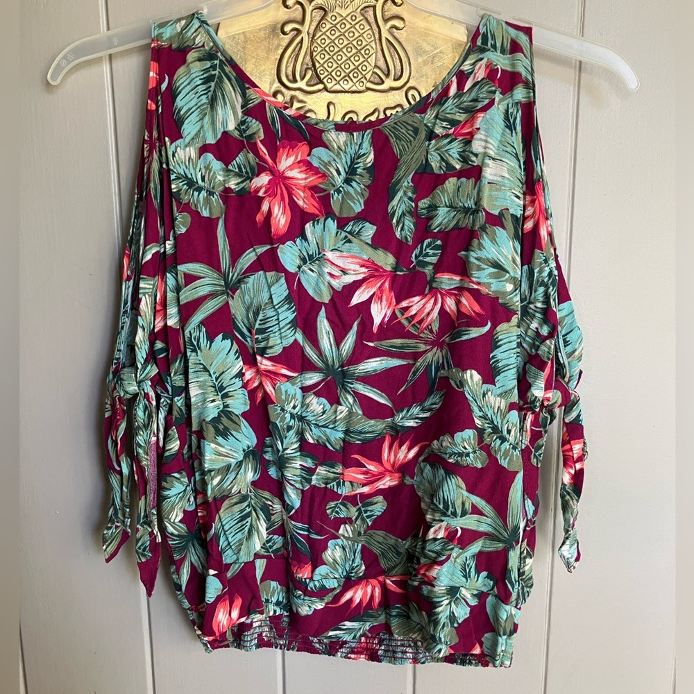 New York and company open shoulder floral top